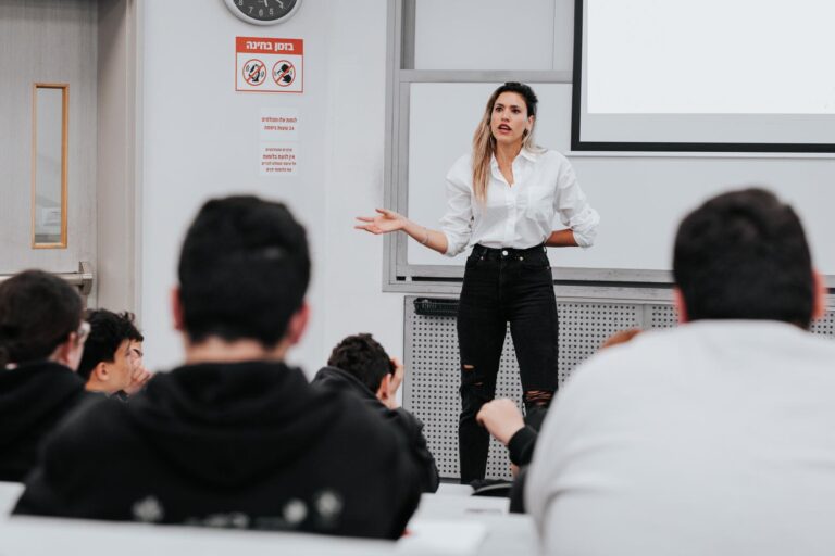 חרדת בחינות – למה זה קורה גם לילדות חכמות ומוכשרות?